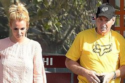Tiết lộ gây sốc về cuộc sống 'nô lệ' của Britney Spears
