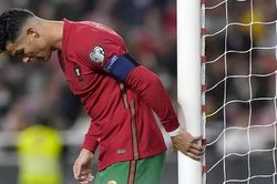 Thua sốc Serbia, Ronaldo và các đồng đội nguy cơ xem World Cup 2022 qua… tivi