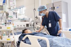 Sử dụng cần sa, thiếu niên 15 tuổi bị loạn thần, co giật