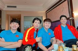 'Cặp đôi siêu lý sự' Công Phượng và Quang Hải trao giải Đường lên đỉnh Olympia cho 'Hoàng Vương'