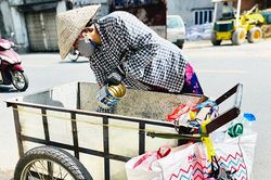 Chật vật mưu sinh