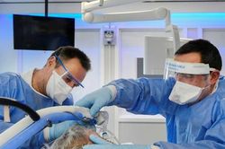 Bệnh viện Hà Lan quá tải vì bệnh nhân COVID-19, Anh để ngỏ khả năng phong tỏa dịp Giáng sinh