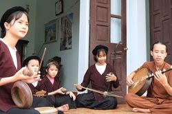 Sà vào chiếu xẩm chợ Lồng