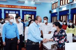 Chủ tịch nước Nguyễn Xuân Phúc tiếp xúc cử tri TP Hồ Chí Minh