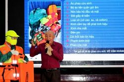 Đời sống Đời sống Nguyên Chủ tịch nước Trương Tấn Sang trao tặng áo phao cứu sinh cho ngư dân