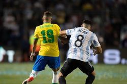 Argentina hòa nhạt Brazil trong trận đấu nhuốm màu bạo lực