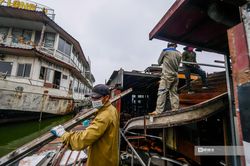 Hà Nội: Tháo dỡ 'nghĩa địa du thuyền'