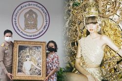 Lisa (BlackPink) nhận giải thưởng danh dự vì những đóng góp cho giáo dục tại Thái Lan