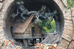 Ngôi nhà 'có một không hai' ở đảo Cát Bà