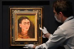 Tranh của 'thánh nữ hội họa' Frida Kahlo lập kỷ lục đấu giá
