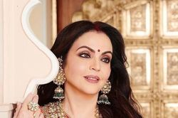 Cuộc sống xa hoa của vợ tỷ phú giàu nhất châu Á Mukesh Ambani