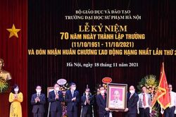 Trường Đại học Sư phạm Hà Nội đón Huân chương Lao động hạng nhất
