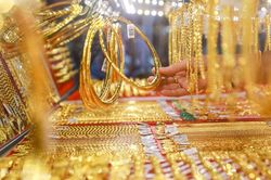 Giá vàng hôm nay 18/11 tăng dựng ngược khi đồng USD suy yếu