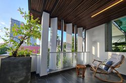 Gia chủ xử lý thông minh cho ngôi nhà đầy nắng luôn mát mẻ