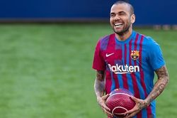 TIẾT LỘ: Barca và Dani Alves kí hợp đồng với điều khoản cực khó tin