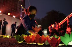 Tưởng niệm đồng bào tử vong và cán bộ, chiến sĩ hy sinh vì COVID-19