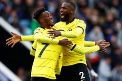 Chelsea vững ngôi đầu sau trận thắng Leicester 3-0