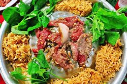 Món bò nướng trên vỉ hình ngọn núi, ăn một được hai, thơm ngon 'quên lối về'