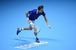 Medvedev hẹn Djokovic ở chung kết ATP Finals