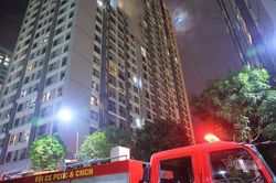 Cháy căn hộ tầng 15 chung cư tại quận Hai Bà Trưng