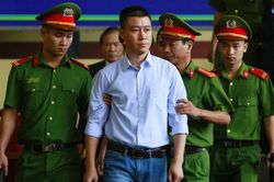 Đang ngồi ghế giám đốc, Phan Sào Nam có quyết định quay lại ngồi tù