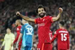 Liverpool nhấn chìm Arsenal ở Anfield