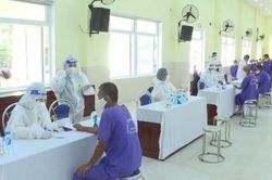 Y tế - Sức khỏe Y tế - Sức khỏe Hơn 500 người khuyết tật và cai nghiện ma túy được tiêm vắc xin phòng COVID-19