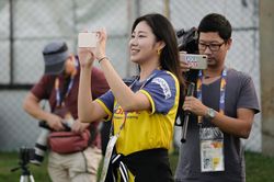 Báo chí gặp khó khăn chưa từng có khi tác nghiệp ở AFF Cup 2020