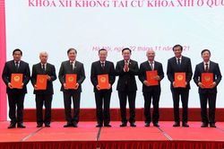 Trao quyết định nghỉ hưu cho các Ủy viên Trung ương khóa XII khối Quốc hội
