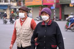 Người dân Hà Nội thích thú đón cái lạnh trong đợt rét đầu Đông