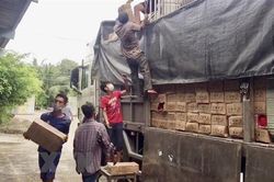 Phát hiện 2 xe tải chở hàng nghìn sản phẩm không hóa đơn, chứng từ