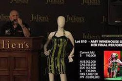 Chiếc váy đắt giá của Amy Winehouse