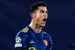 Ronaldo tỏa sáng đưa MU vào vòng knock-out Champions League