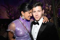 Phản ứng của Hoa hậu Priyanka Chopra trước nghi vấn chia tay chồng kém 10 tuổi