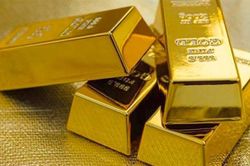 Vàng rớt khỏi mốc 1.800 USD/ounce do đồng USD mạnh lên