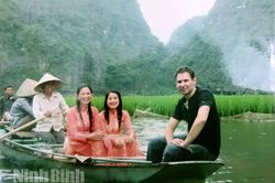 Cô lái đò Tam Cốc nặng ân tình với nước Pháp