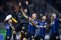 Inter Milan vào vòng knock-out Champions League sau 10 năm