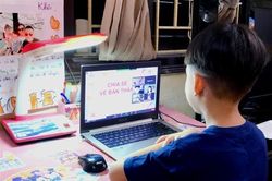 Địa phương đầu tiên cho học sinh tạm dừng học online để giảm căng thẳng