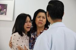 Bị mẹ vợ chê khố rách áo ôm, chồng tôi mang 200 triệu đến biếu, tiền vừa trao tay, anh thú nhận sự thật khiến tôi ngất lên ngất xuống