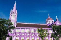 Check-in nhà thờ màu tím nổi bật nhất xứ Nghệ
