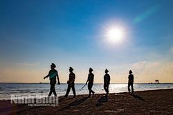 Những bước chân thầm lặng