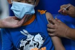 Dịch COVID-19: Lào đẩy nhanh chương trình tiêm vaccine cho trẻ em
