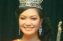 Nàng Hậu vừa đăng quang đã dính phốt to về học vấn, đến mức đích thân hiệu trưởng phải lên tiếng đính chính thế này