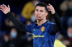 Huyền thoại Figo bênh vực đàn em Ronaldo