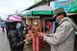 Y tế - Sức khỏe Tin tức y tế Tạm dừng buôn bán các mặt hàng không thiết yếu tại chợ An Lỗ sau khi phát hiện chùm ca bệnh mới
