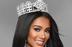 Miss Teen USA bật khóc khi đăng quang
