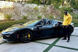 Ngắm Ferrari SF90 Spider mui trần của diễn viên hài Kevin Hart