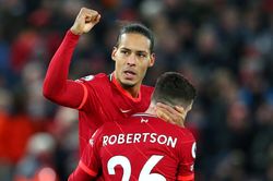 Salah tịt ngòi, Liverpool vẫn dễ dàng đè bẹp Southampton 4 bàn không gỡ