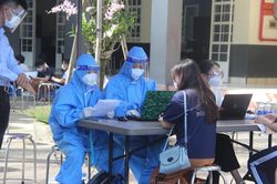 Bệnh nhân COVID-19 tăng cao, Đồng Nai thiếu thuốc điều trị