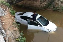 Nóng trên đường: Những pha đánh lái 'non và xanh' của tài xế